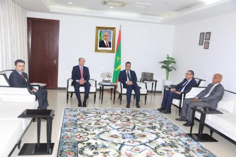 الوزير الأول يبحث أوجه علاقات التعاون مع سفير إسبانيا