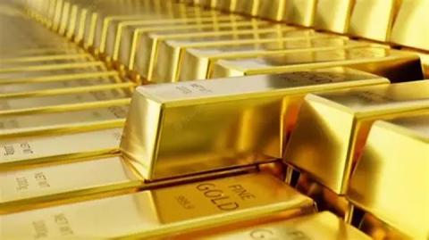 أسعار الذهب تتراجع في موريتانيا والأسواق العالمية إلى أدنى مستوى