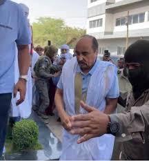 محامي عزيز يعلن تعرض موكله لضيق تنفس داخل محبسه