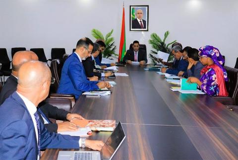 الوزير الأول يوجه بمراجعة مشروع قانون الصناعة التقليدية