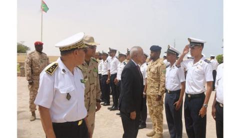 وزير الدفاع يؤكد ضرورة تطوير قدرات البحرية الوطنية لحماية المصالح البحرية