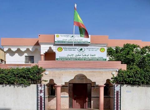 وفد من اللجنة الوطنية لحقوق الإنسان يزور موقوفين في ملف المدونين