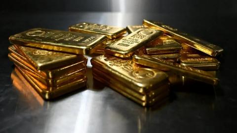 الذهب يرتفع أكثر من 2% عقب الاتفاق الأمريكي الإيراني ويقترب من 43.3 ألف دولار للأوقية